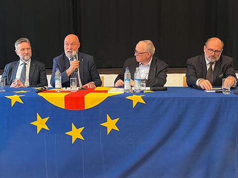 Hochkarätige Experten beim 1. Paneuropa Friedensforum (v.l.n.r.): Prof. Pavo Barišić, Internationaler Paneuropa-Präsident aus Zagreb (Kroatien), Prof. Ihor Zhaloba, Präsident der Paneuropa-Union Ukraine aus Kiew, der bayerische PEU-Landesvorsitzende Dr. Dirk-Hermann Voß sowie der Nahost-Experte und freie Journalist Stephan Baier aus Graz. (Bild: vosspromedia)